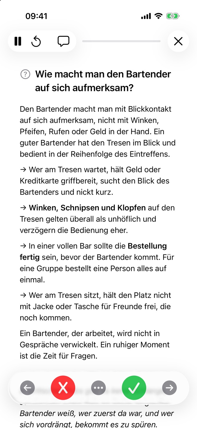Aufgedeckte Karte aus dem Kurs Bar & Cocktails, die Tonaufnahme läuft, darunter die Bewertungsknöpfe